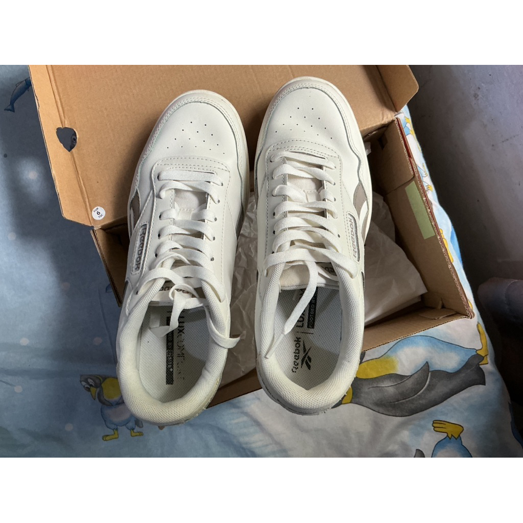 sepatu reebok court advance