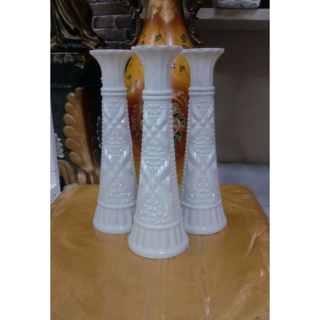 Vas Melamin Plastik Gading Besar Hiasan Meja Ruangan Restoran Kantor Kota Semarang Jawa Tengah.