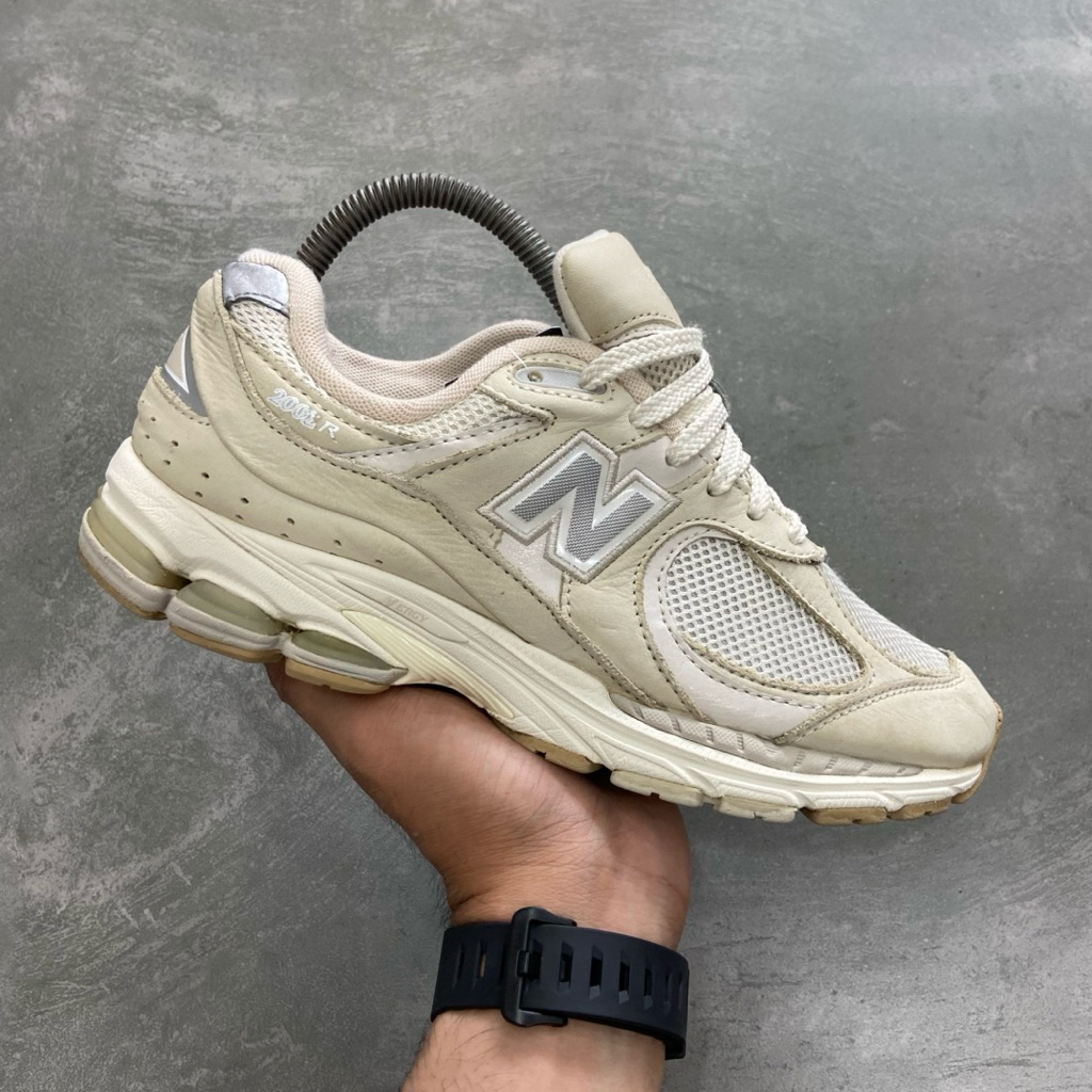 [Size 38.5] Rare New Balance 2002 R Beige (M2002RAA) Second Kondisi Mulus Nominus. Harga Barunya 3 J