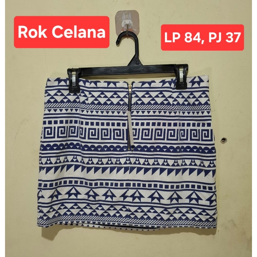 Rok Span Motif Biru Putih