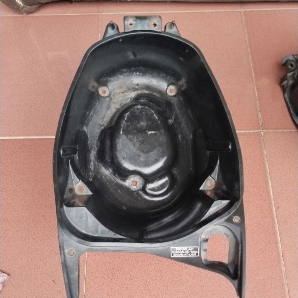 BOX BAGASI JOK HONDA VARIO 125 KZR OLD ORIGINAL