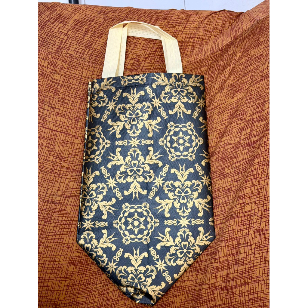 (1 Lusin = 12 Pcs) Tas Hajatan Spunbond Laminasi Batik Premium 22X22 Cm / Tas Hajatan / Goodiebag /