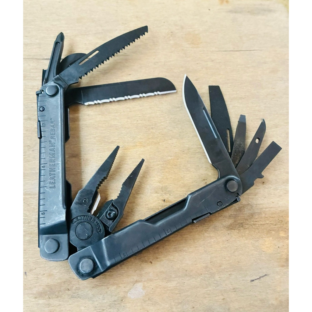 Leatherman Rebar hitam dan pouch (original bekas)