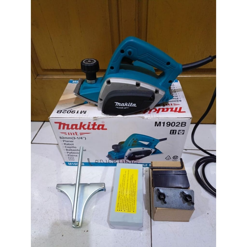 Pasah Lengkung Makita M 1902 B