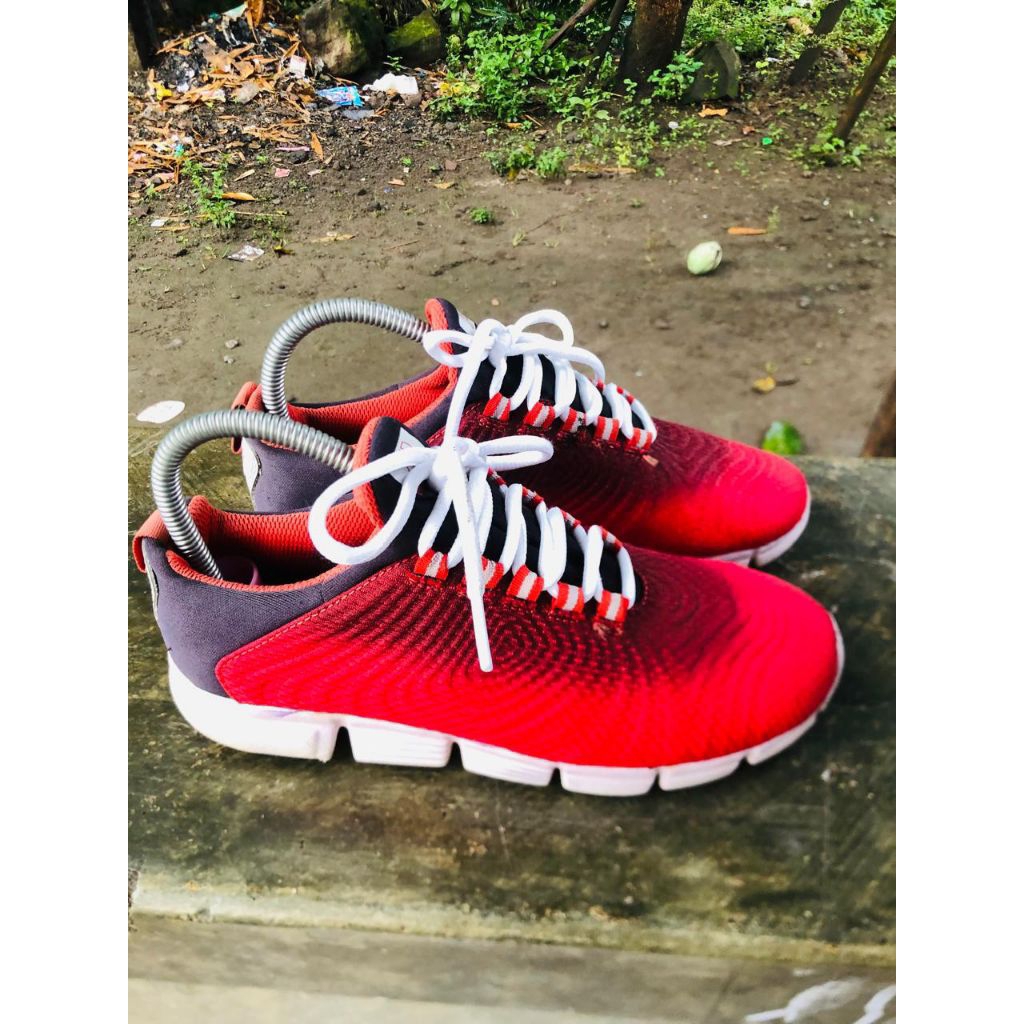 Sepatu running merk precise uk 36