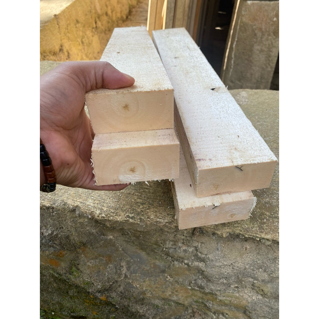 Kayu kaso reng 4x8 kasar belum diserut