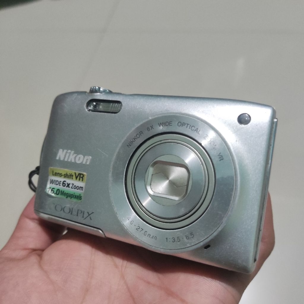 Nikon s3300