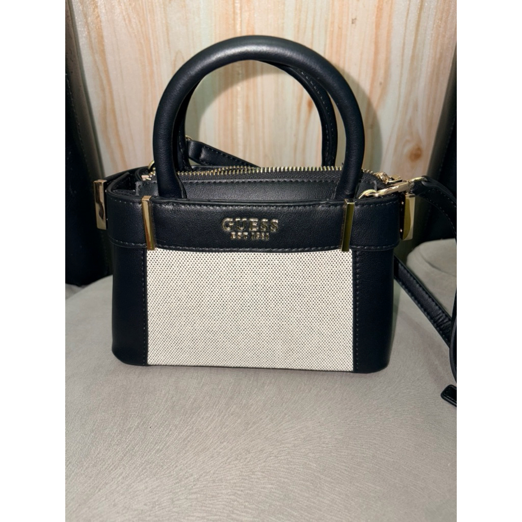 Guess Anadela