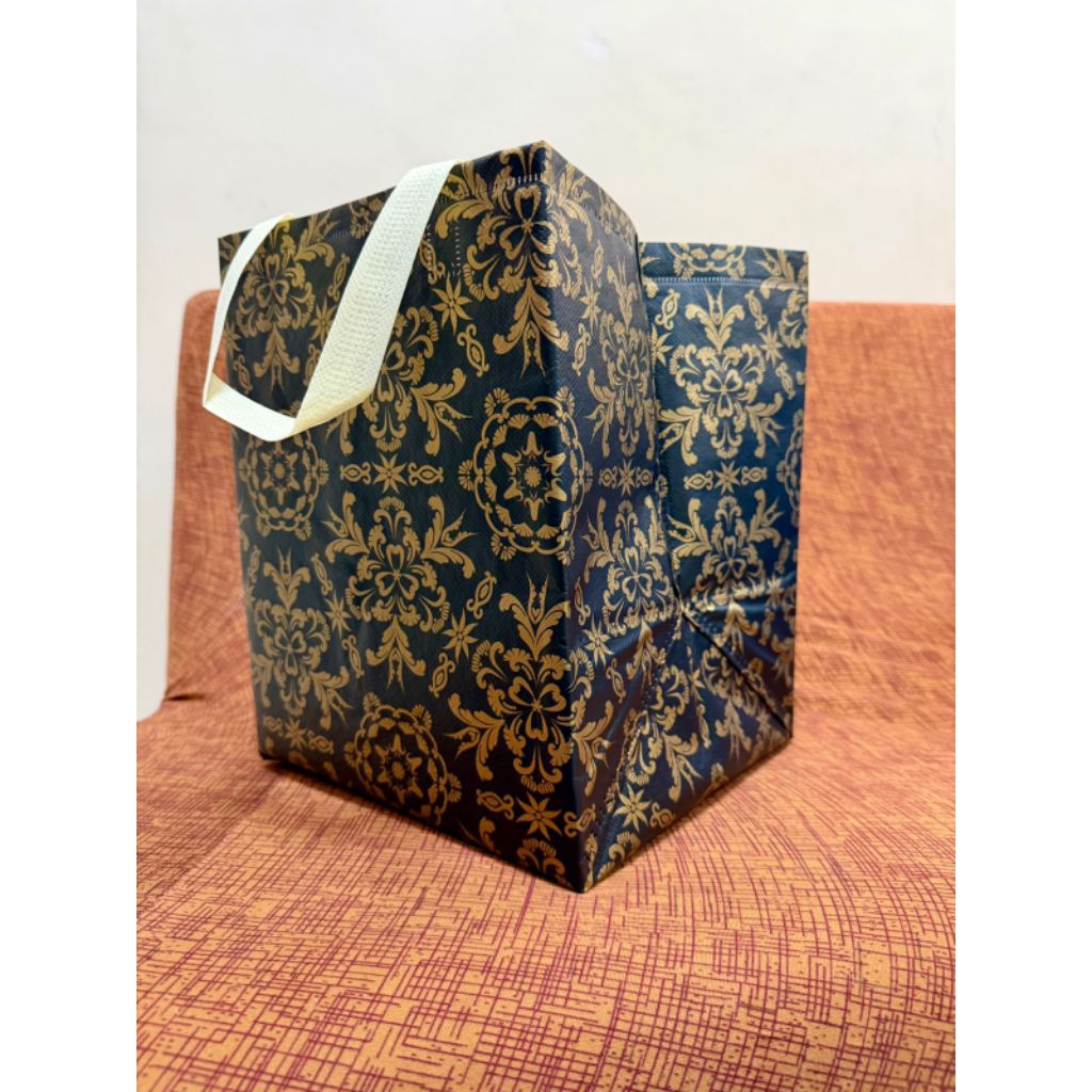 1 LUSIN = 12 PCS TAS HAJATAN SPUNBOND LAMINASI BATIK 22x22 CM / TAS HAJATAN / GOODIEBAG / TAS