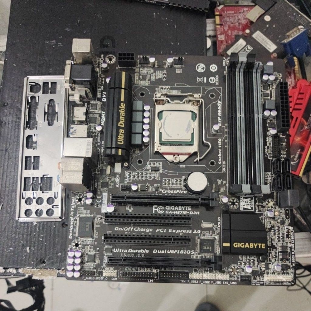 mainboard Gigabyte h87m ddr3 + procsesor core i5-4570 gen4