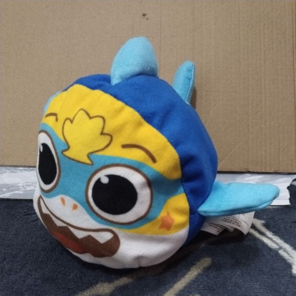 Baby Shark's Big Show 2-in-1 Reversible Plush Baby Shark & Super Shark Baby S
