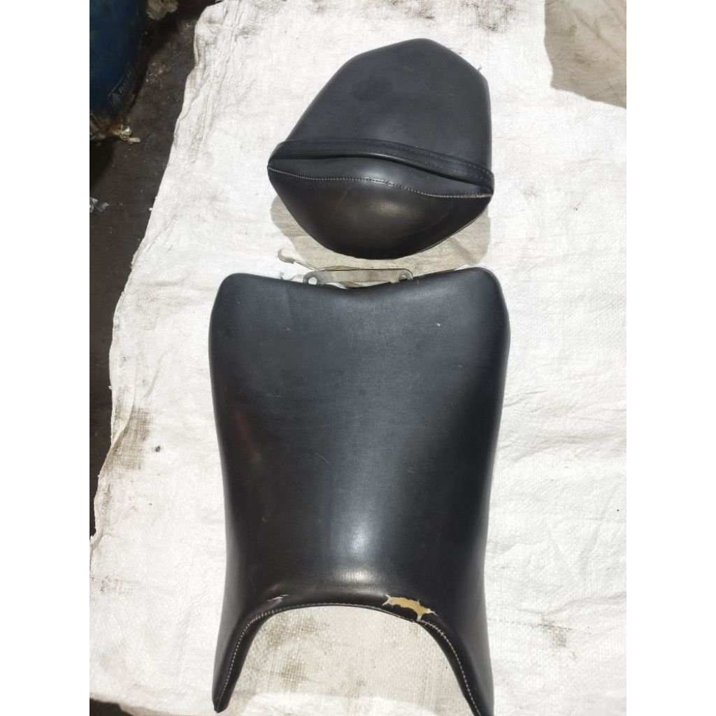 sadel jok motor depan belakang Yamaha R15 V2 minus bagian belakang