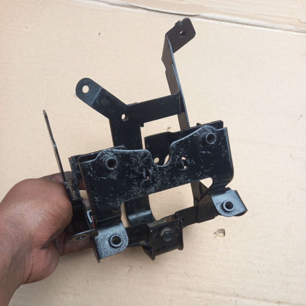 Breaket Pangkon Aki Vario 110 old original motor