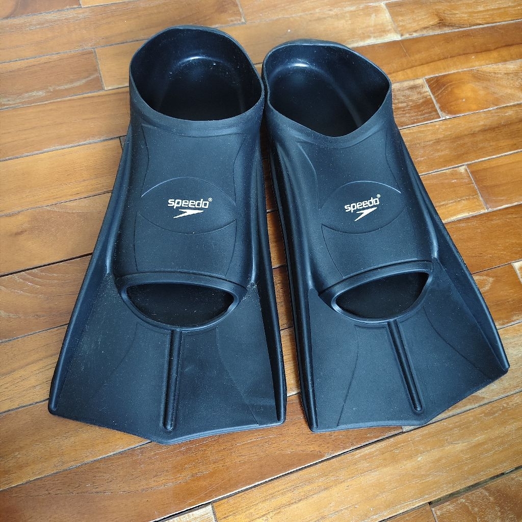 Preloved Kaki katak merk Speedo size L