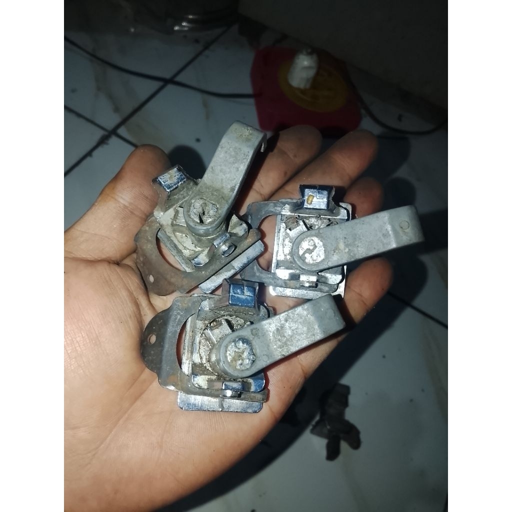 konci box bagasi vespa super, sprint ,pts original