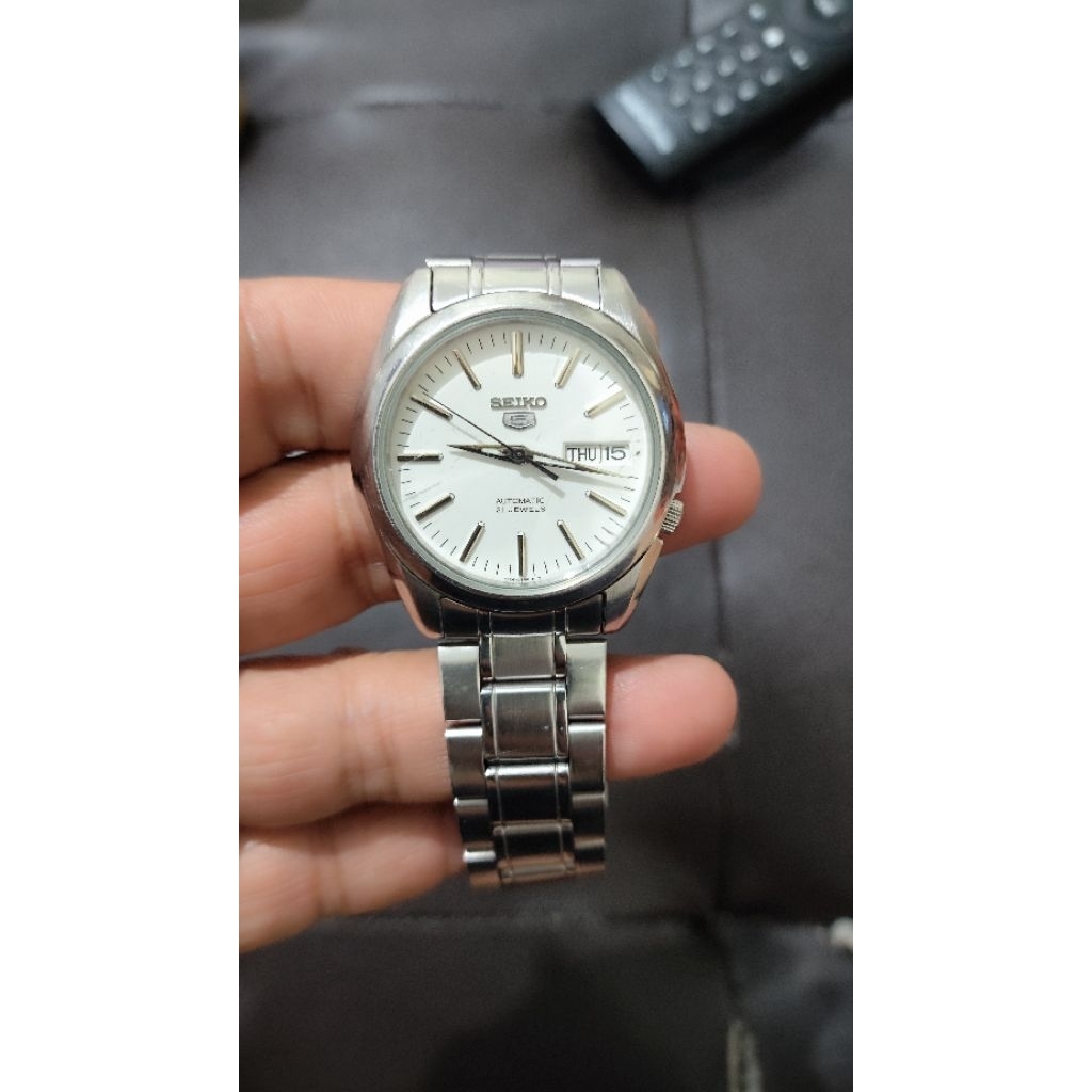 Jam Tangan Pria Seiko 5 SNKL41 dengan Movement Otomatis