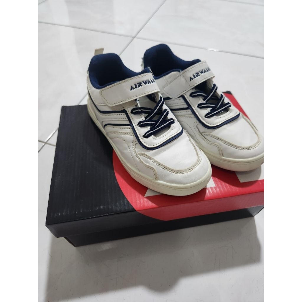 PRELOVED SEPATU ANAK AIRWALK SIZE 30