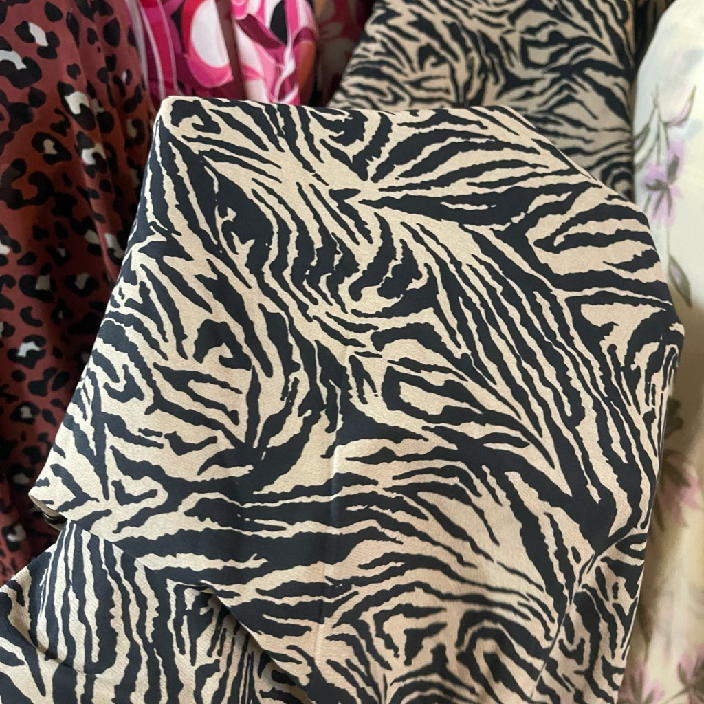kain silk motif - kain silk crepe motif zebra premium - kain silk style animal - kain silk orgial lq