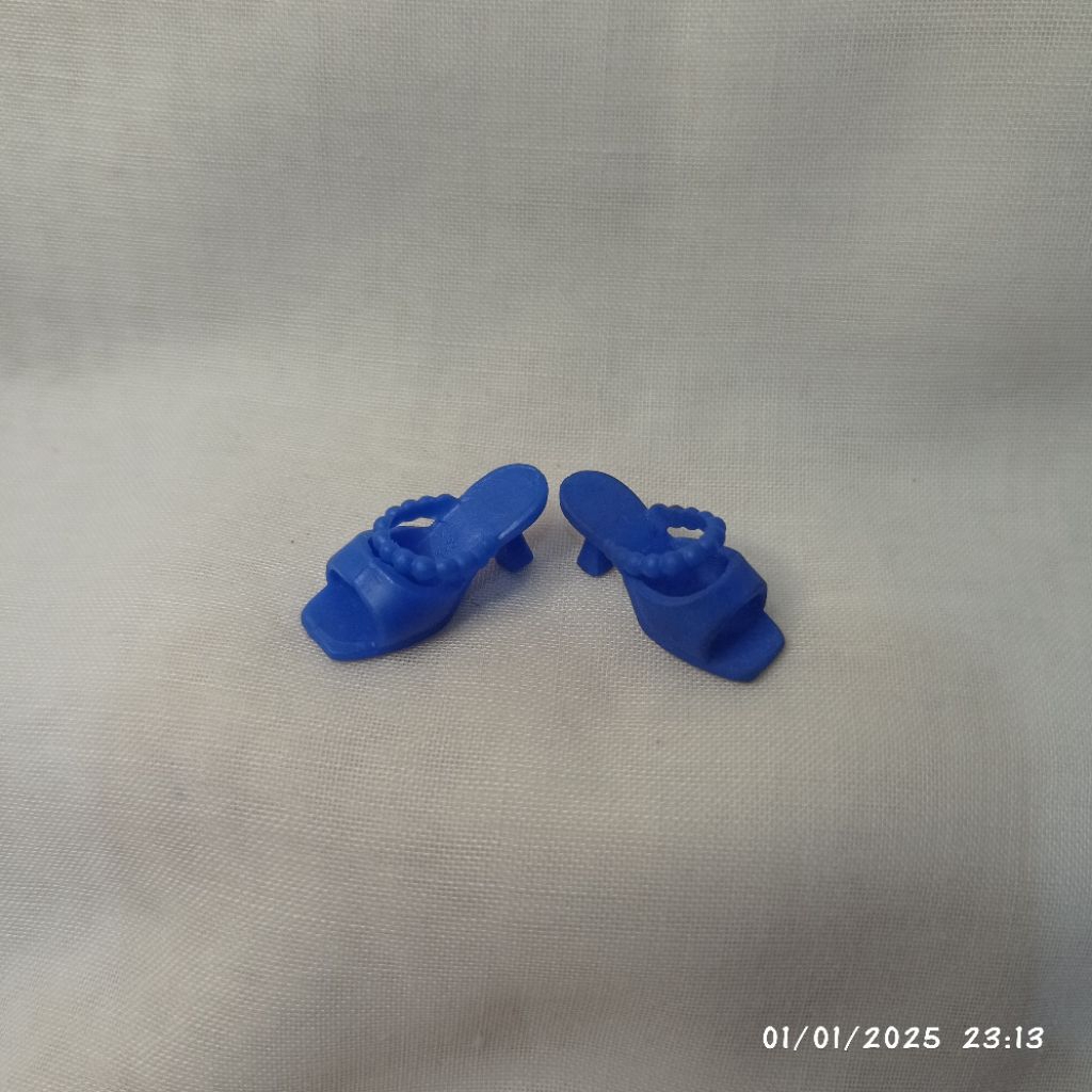 Sandal heels biru mutiara boneka Berbi ori Mattel