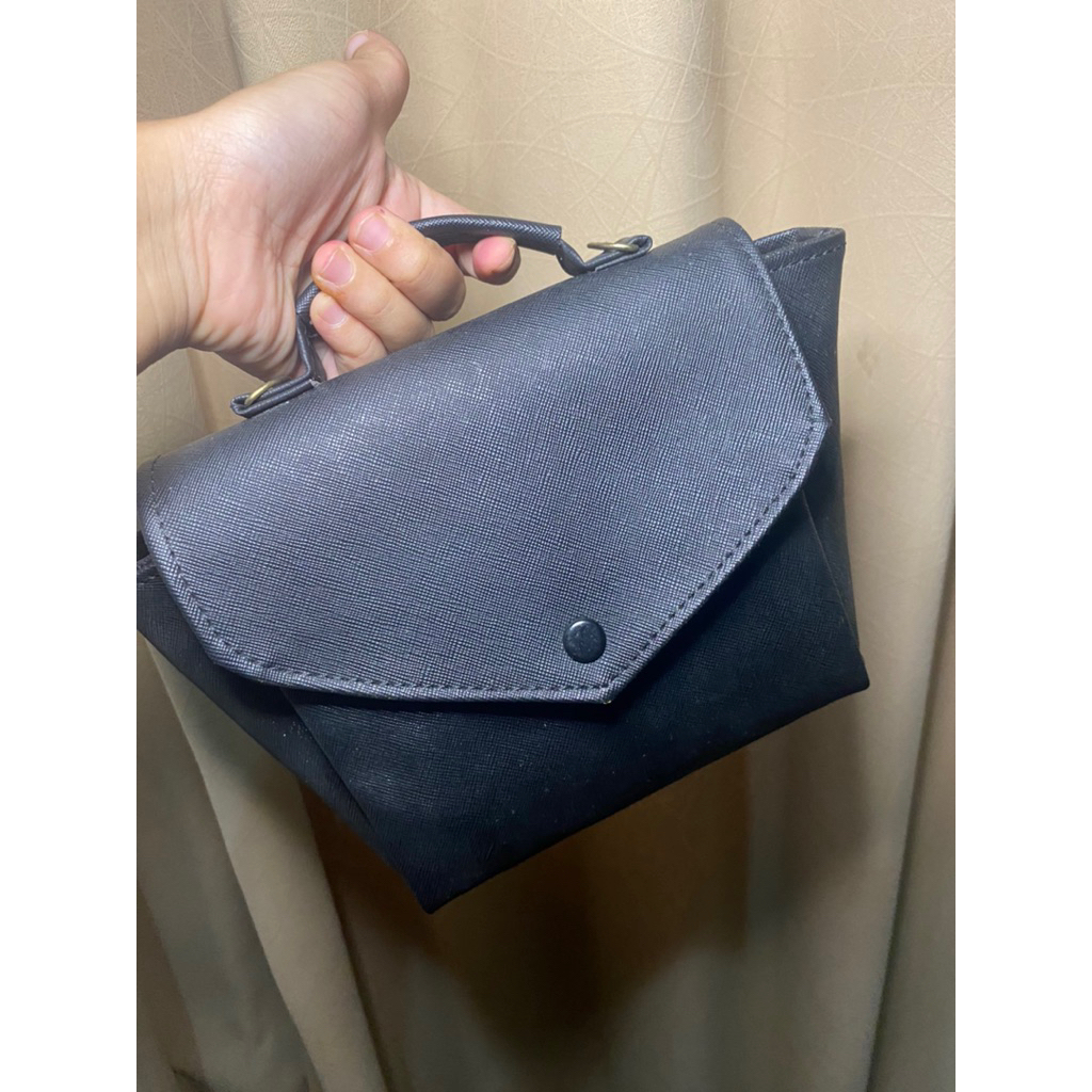 tas hitam kecil