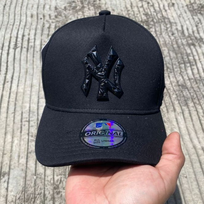 Topi Baseball - Logo DIAMOND NY Plat Besi Black On Black MLB / MLB