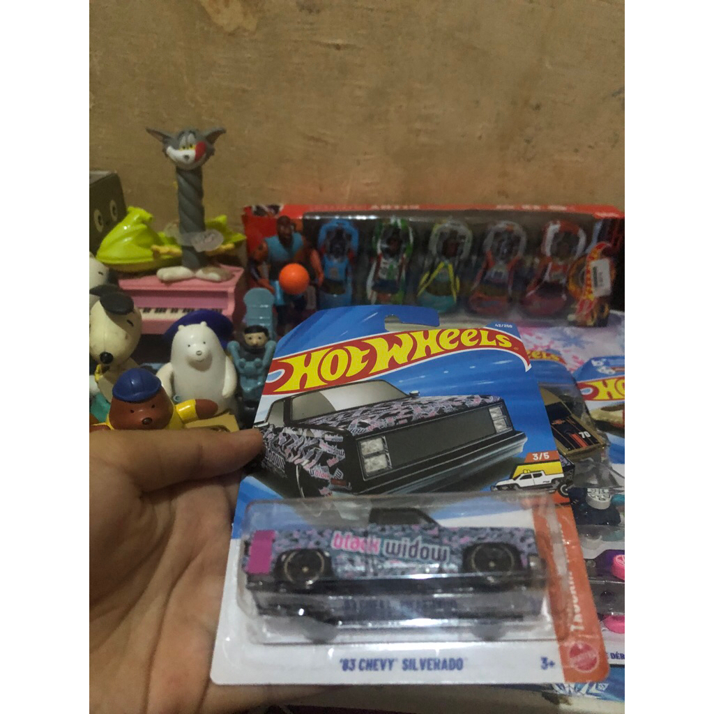 hotswheel 83 chevy silverado
