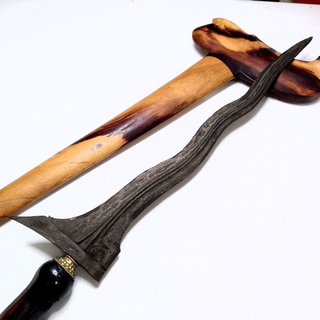 keris sepuh Anoman Sogokan sampai pucuk warangka Gayaman solo