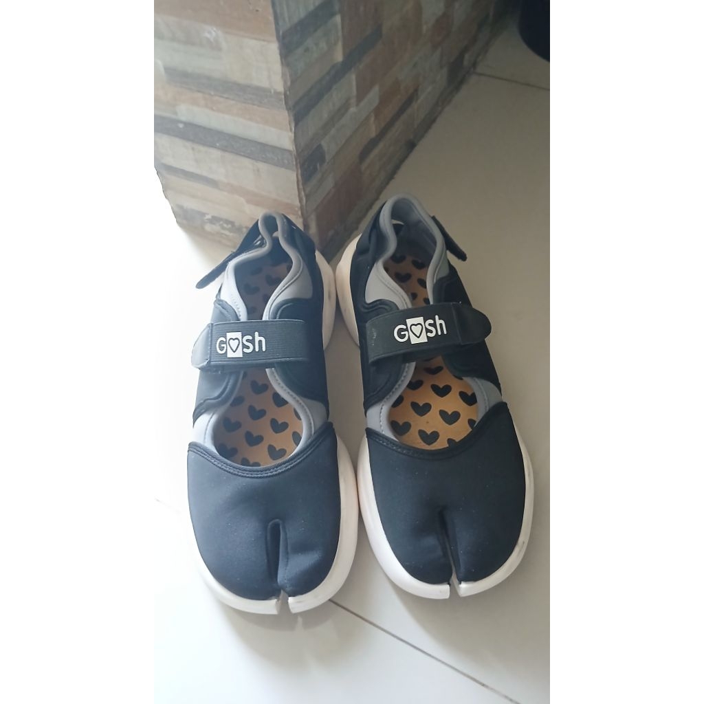 Preloved Sepatu Gosh Bolzano air rift