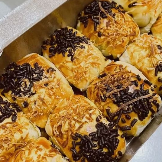 Terlaris Bolen pisang coklat/keju, oleh oleh khas bandung lembut renyah Cemilan kekinian