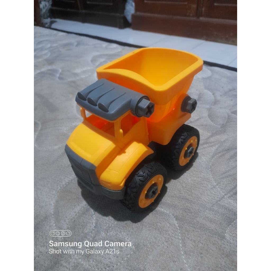 Mobil bongkar pasang truk