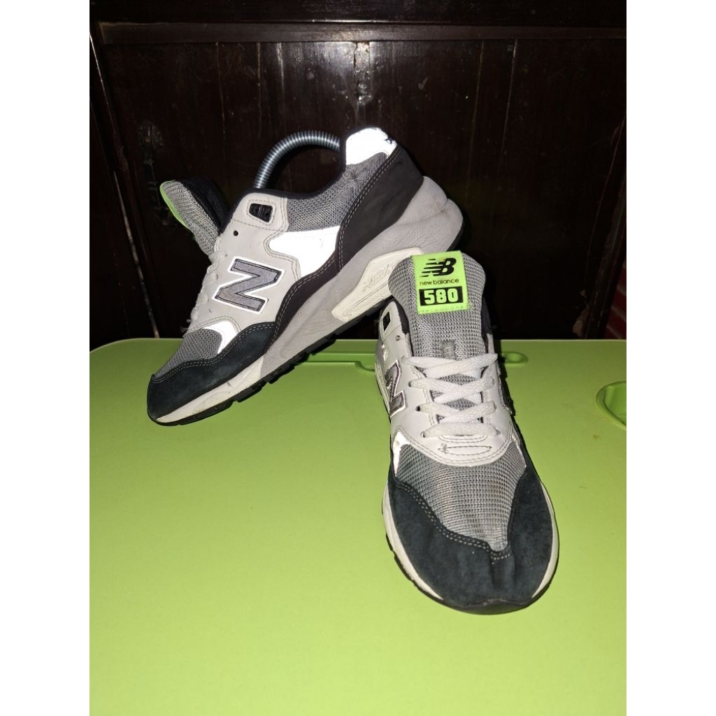 Sepatu NB 580 grey