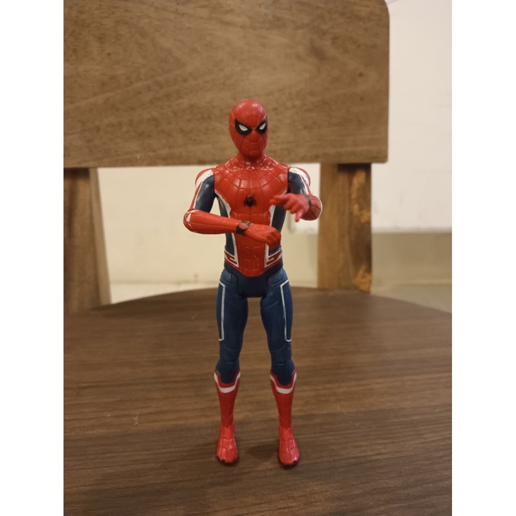 Action Figure Hasbro Marvel Far From Home Spiderman (Bekas)