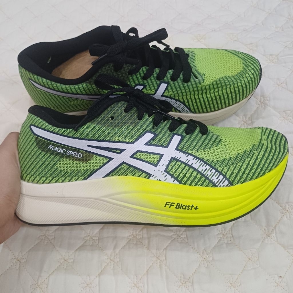 Asics Magic Speed 2 Running Shoes in the "Safety Yellow/White" | Sepatu Sneakers Lari Kalcer Hijau N