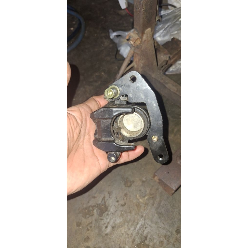 Kaliper depan Beat ori toko