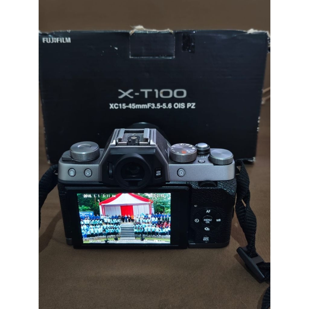Kamera Mirrorless Fujifilm XT100 dan Lensa Kit