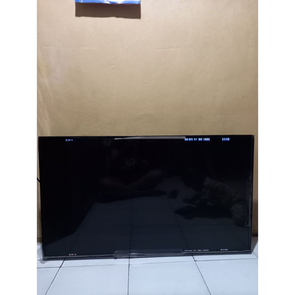 tv panasonic 43 inch layar bergaris