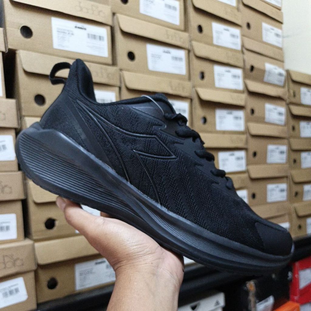 Sepatu Olahraga Running Diadora Nerea Full Black Original Resmi Sport Station