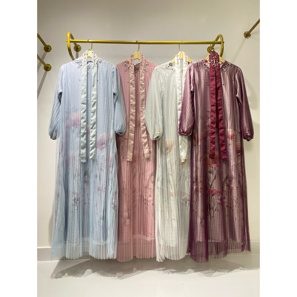 dress plisket bunga renda