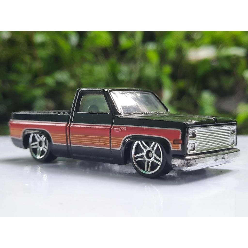 Hotwheels 83 Chevy Silverado