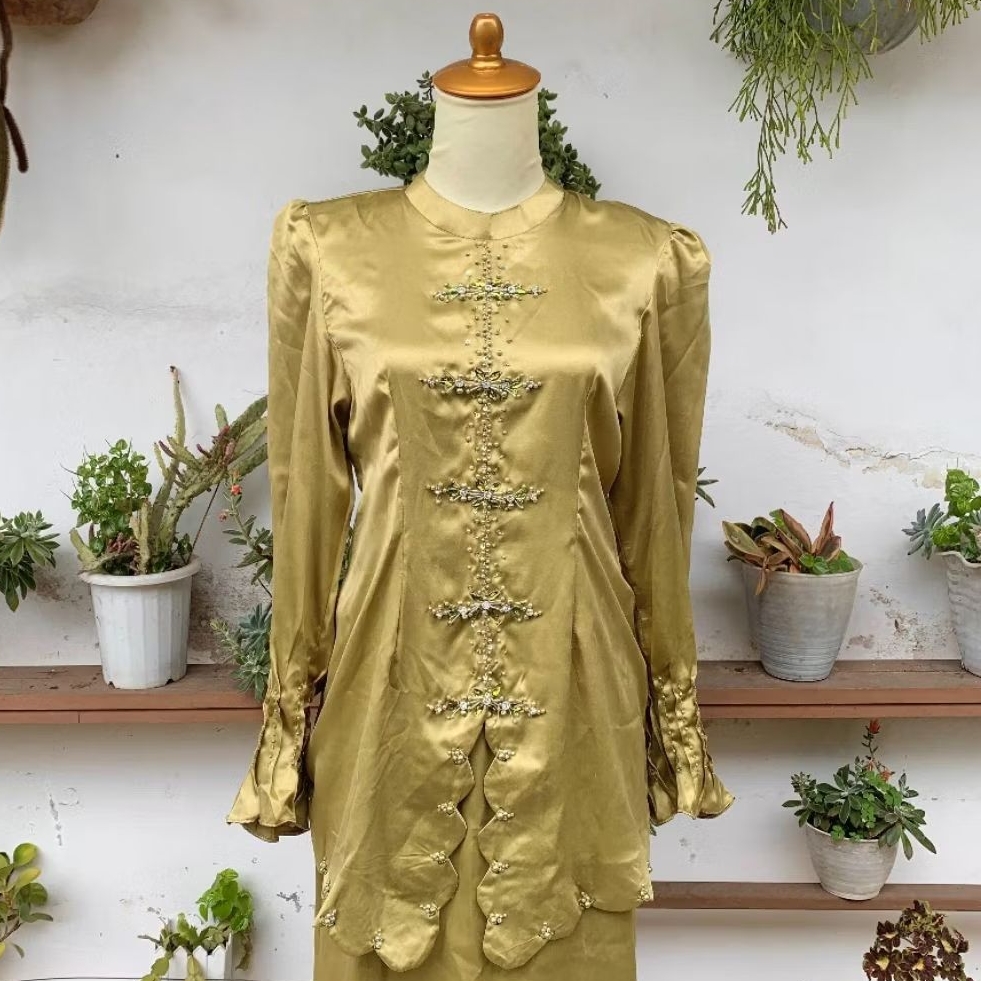 [Titip Jual] Preloved One Set Kebaya Malay Hijau Lime Pakaian Tradisional Wanita