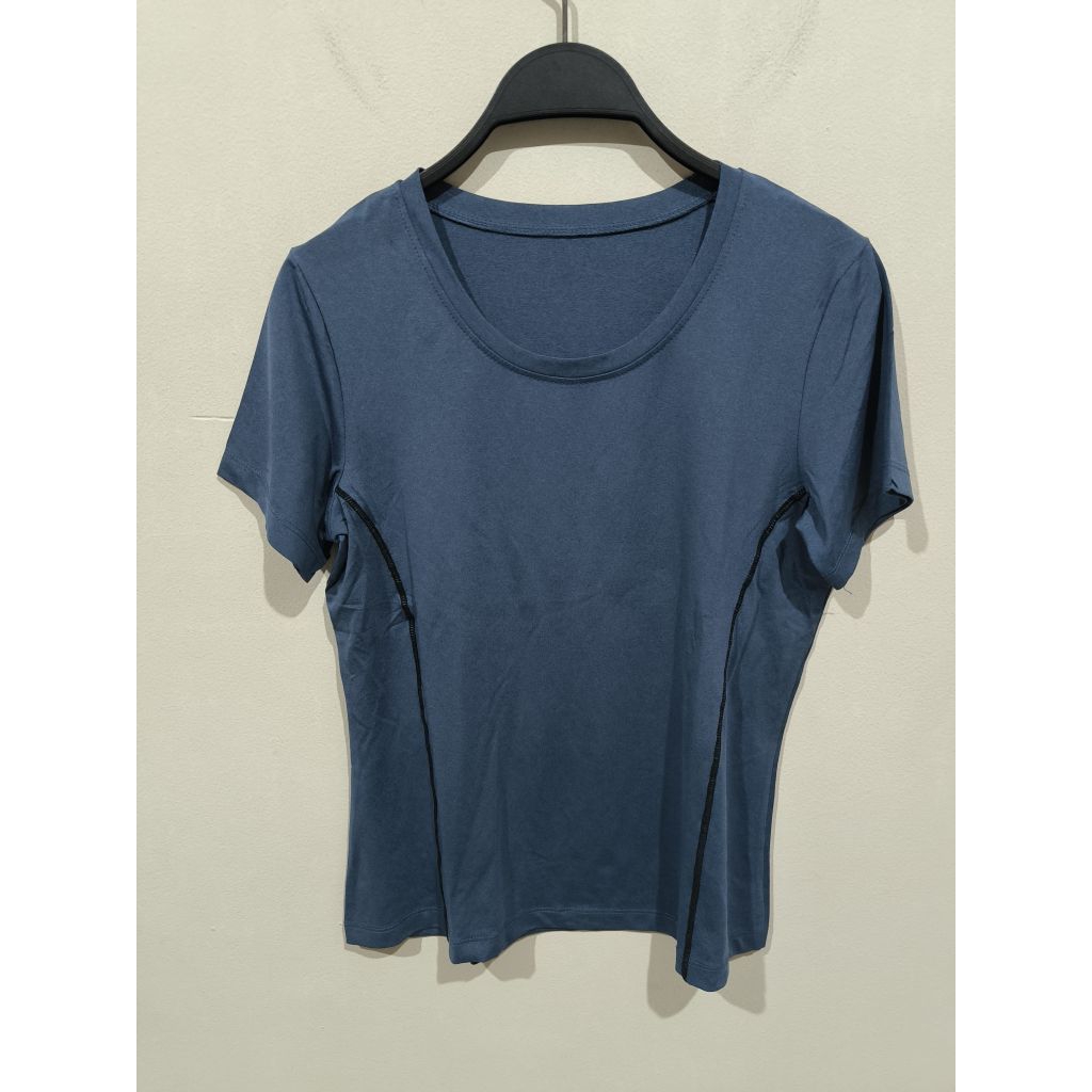 Preloved Kaos Olahraga Wanita dryfit