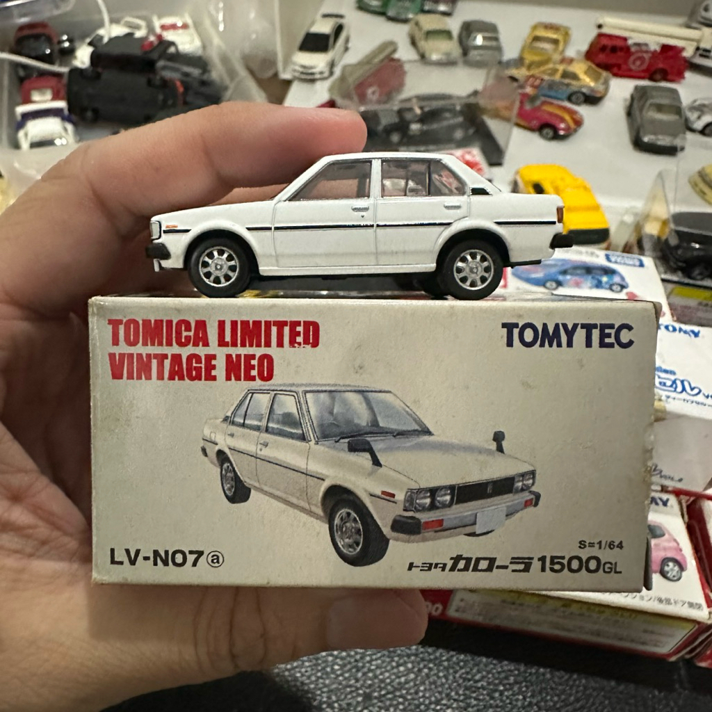 Tomica Limited Vintage Neo LV-N07a ~ Toyota Corolla DX 1500GL