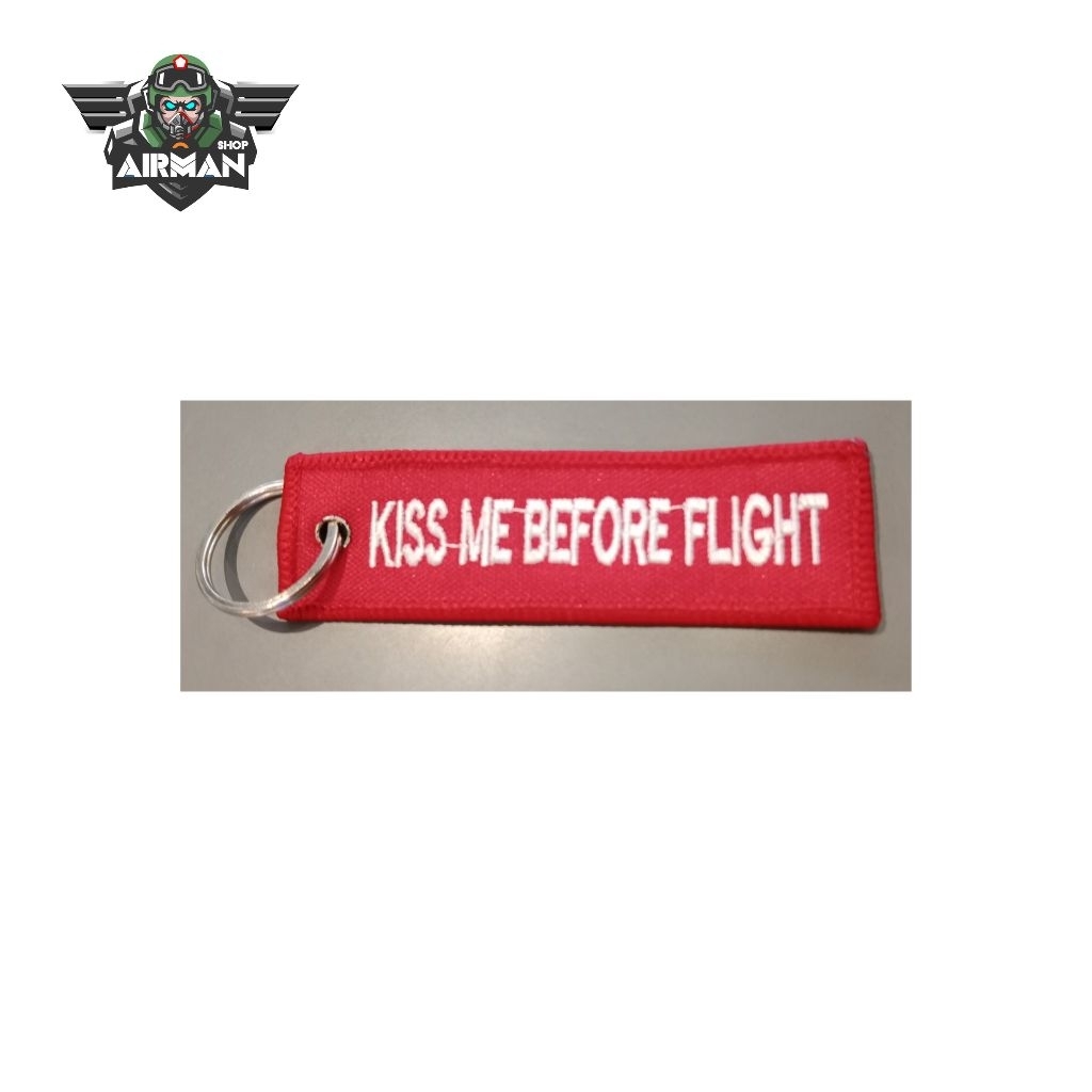 Keychain Kiss Me Before Flight merah kecil