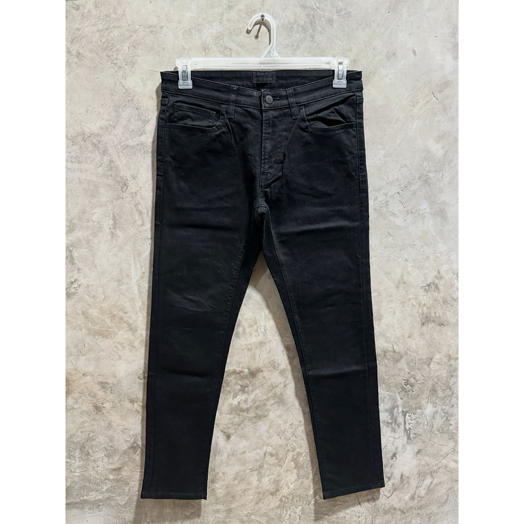 Uniqlo Jeans Hitam Skinny - 31