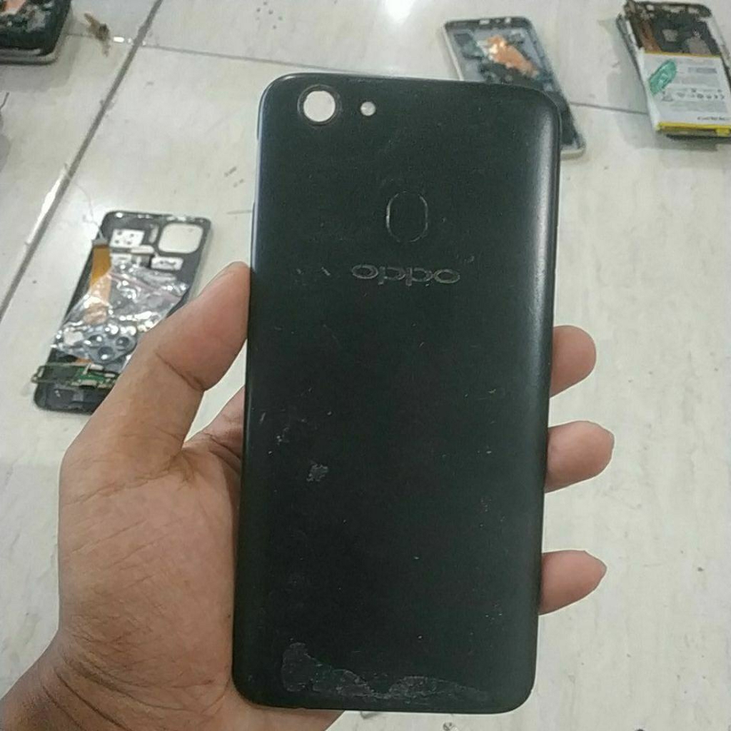 backdoor bekas kw oppo f5 youth, tombol lengkap ada fingerprint,tanpa kaca fisik sesuai gambar