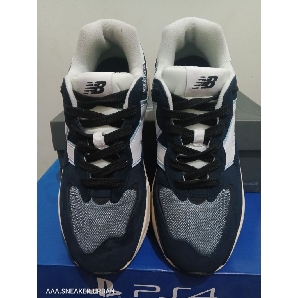 Sepatu olahraga pria NB5740 Navy (Size43)