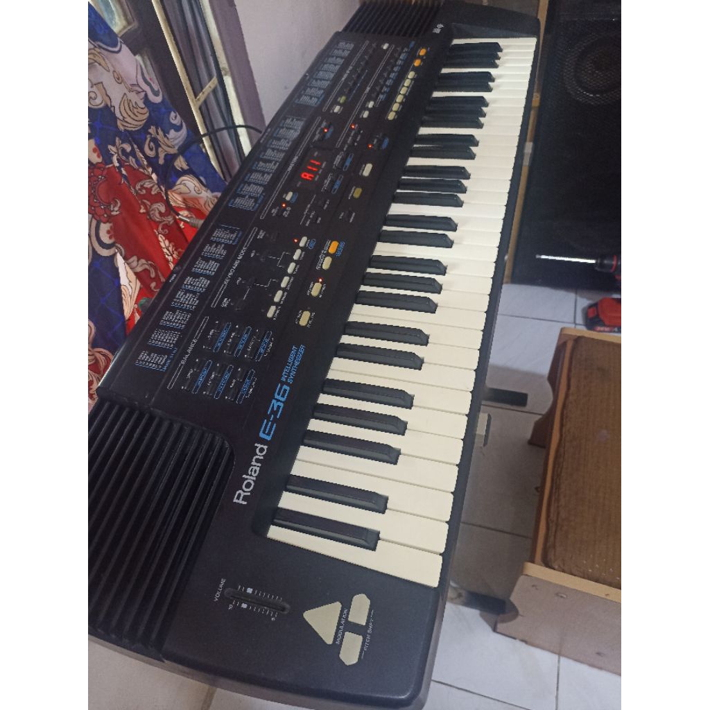 keyboard Roland e36