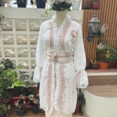 Beachlooks Kutubaru Lamaran Modern Respati baju Kondangan Wisuda Outfit Pesta Simple Elegant