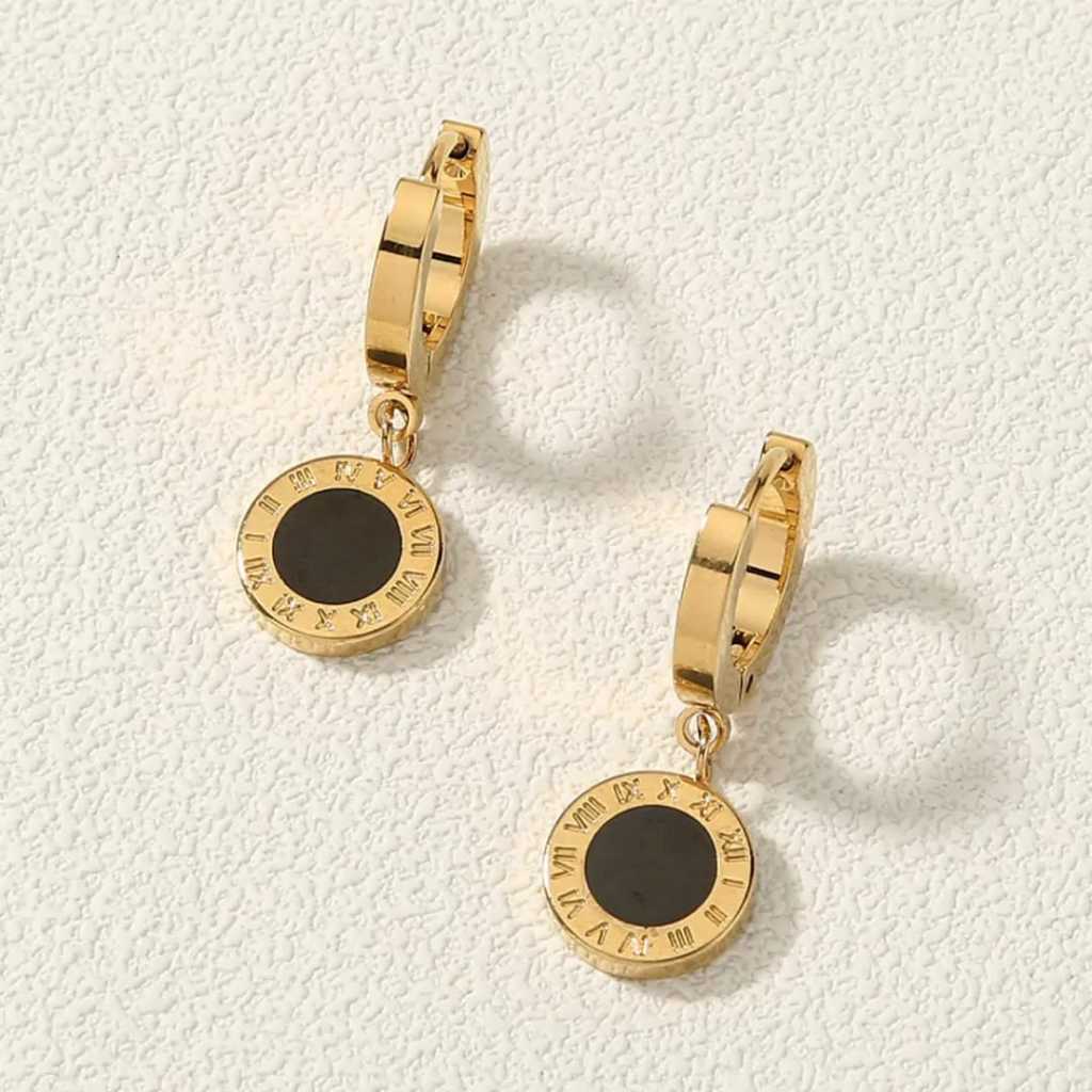 Anting Wanita Titanium Motif Jam Romawi Mata Hitam Vintage Gold