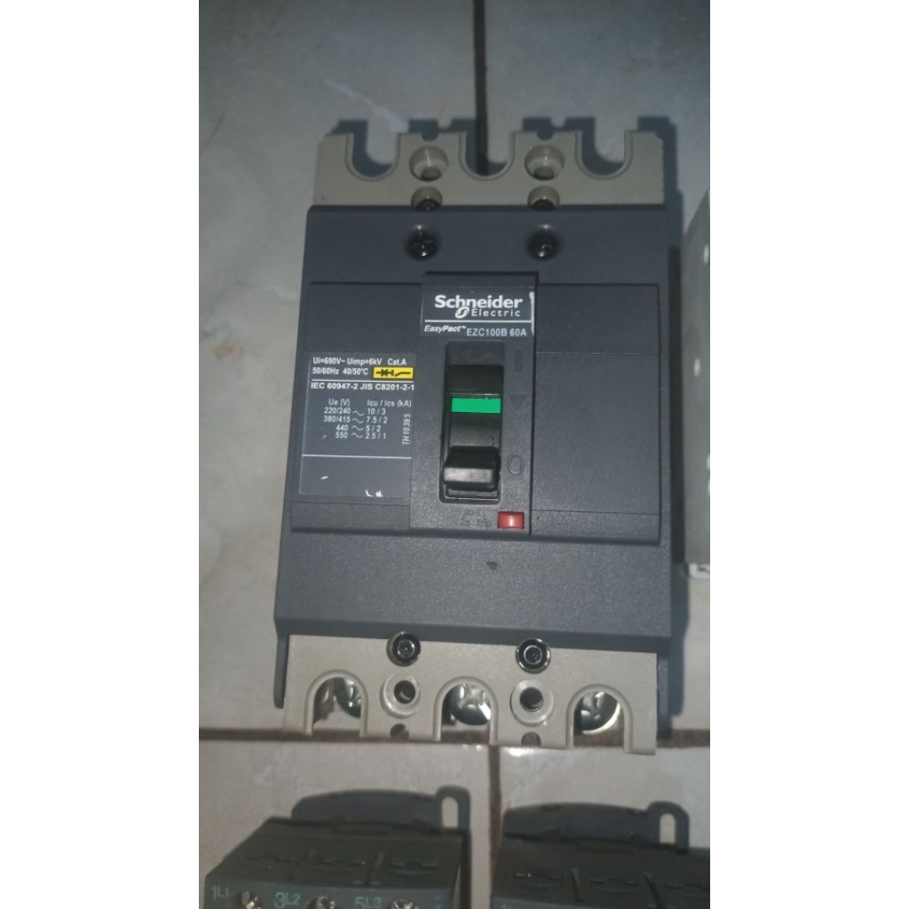 MCCB BREAKER EZC100B SCHNEIDER 60A Seken normal